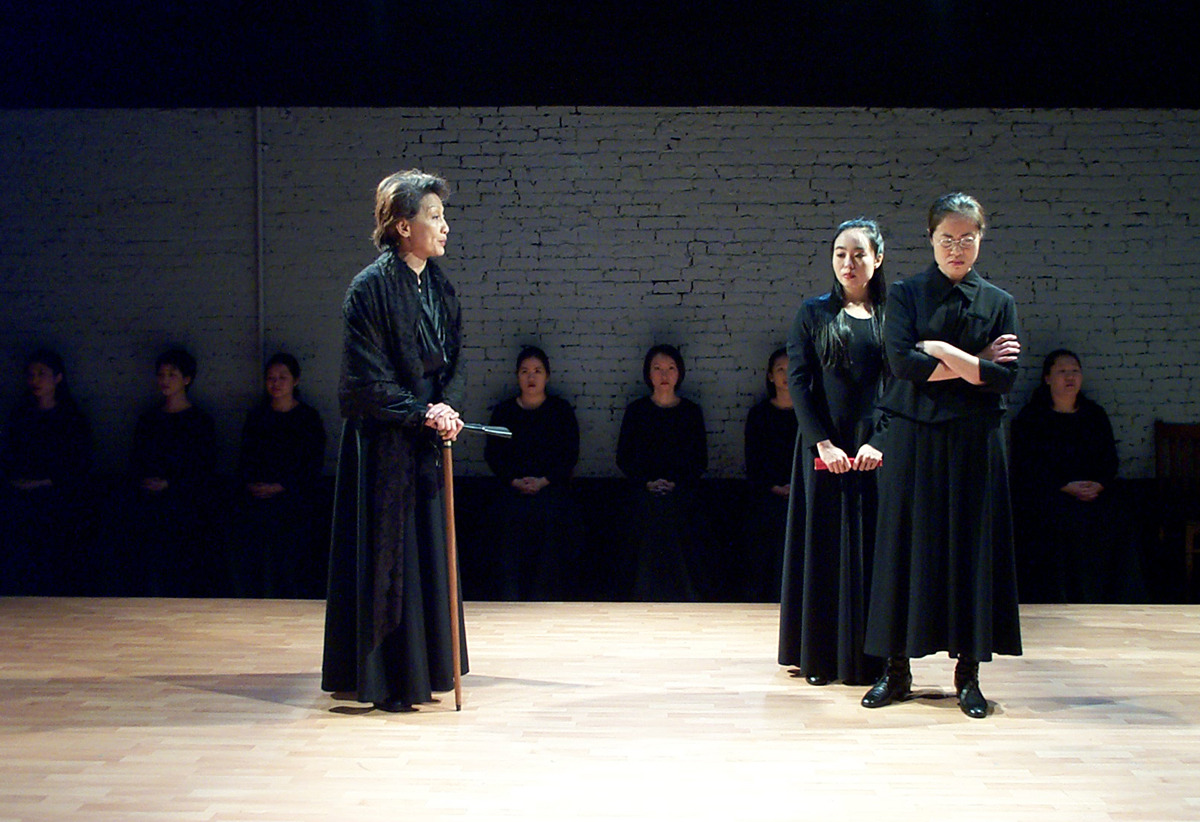 Ching Valdes-Aran, Eunice Wong, Sophia Morae, and chorus