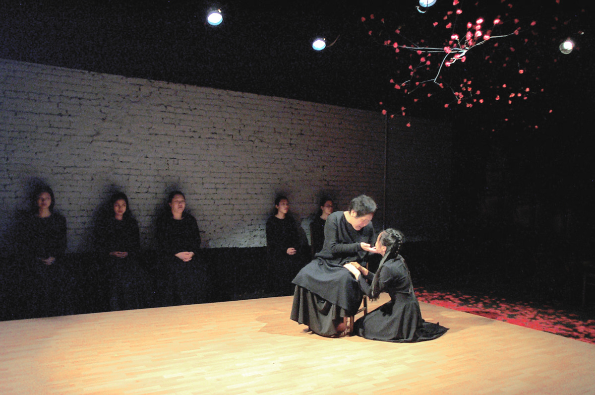 Kati Kuroda, Eunice Wong, and chorus